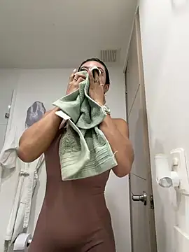 KalaBeckett  online show from 04.08.26