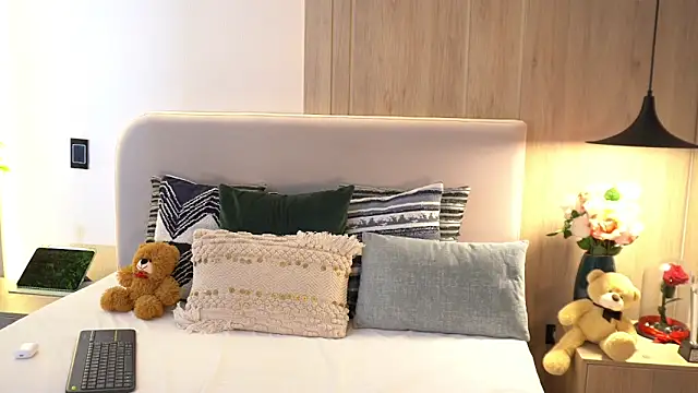 KalaBeckett  online show from 04.15.26