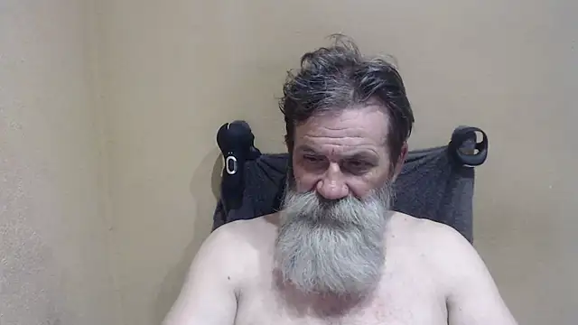 Snapshot of AlexNudo chatting on 06.21.26 AlexNudo online show from 06.21.26