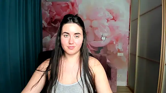 Roxie Bradley online show from 12.14.24