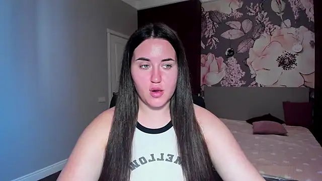 Roxie Bradley online show from 09.17.25