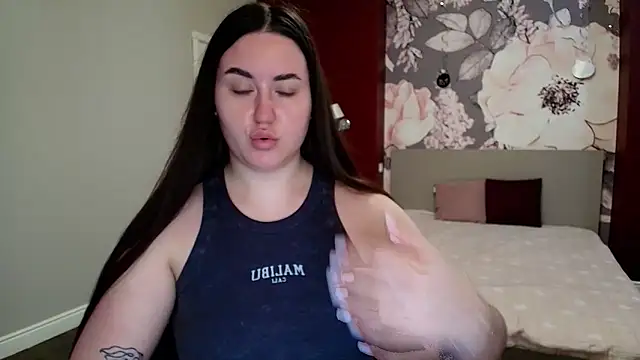 Roxie Bradley online show from 04.13.26