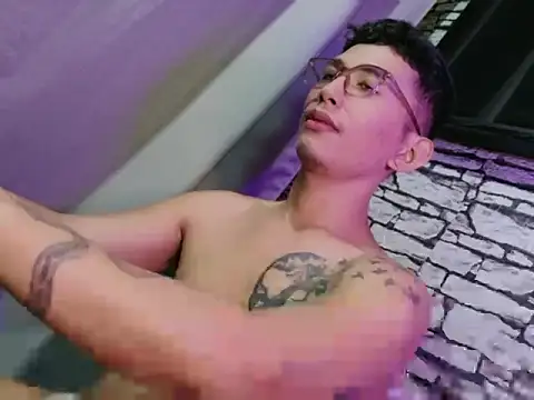 xlovercum online show from 04.11.26