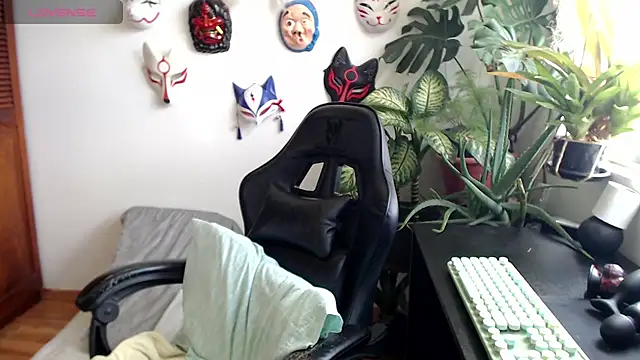 Snapshot of cat_salo chatting on 11.22.25 cat salo online show from 11.22.25