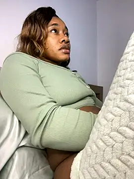  yisela  online show from 11.15.25