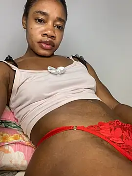 Snapshot of _yisela_ chatting on 06.17.26 yisela online show from 06.17.26
