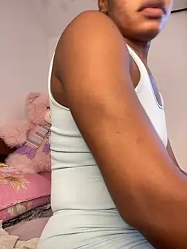 Snapshot of _yisela_ chatting on 06.19.26 yisela online show from 06.19.26