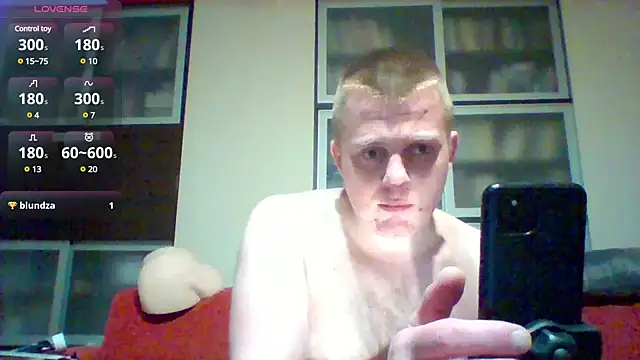 Snapshot of Matttthees chatting on 03.23.25 Matttthees online show from 03.23.25