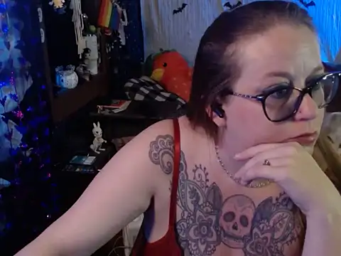 Snapshot of edgexchaos chatting on 11.06.25 edgexchaos online show from 11.06.25