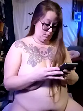 Snapshot of edgexchaos chatting on 12.15.25 edgexchaos online show from 12.15.25