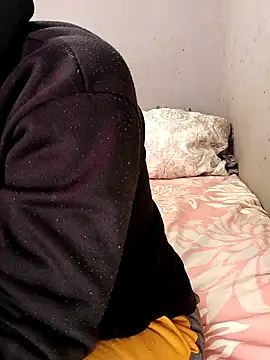 Snapshot of BeejayLoverxx chatting on 10.21.25 BeejayLoverxx online show from 10.21.25