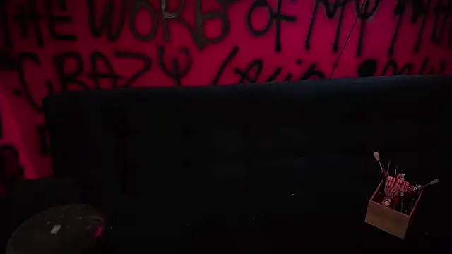 Laura takint online show from 02.05.25