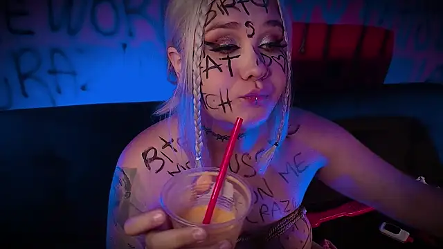 Laura takint online show from 02.08.25