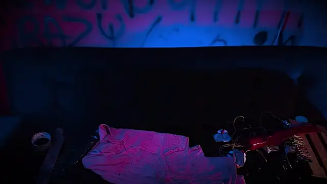 Laura takint online show from 02.08.25