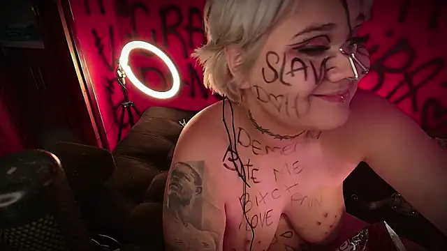 Laura takint online show from 02.10.25