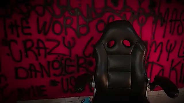 Laura takint online show from 02.24.25