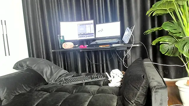 Snapshot of naughty_bigass chatting on 03.10.26 naughty bigass online show from 03.10.26