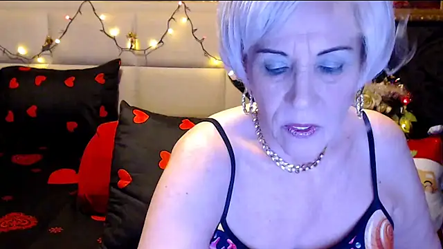 Snapshot of HappyWomanOn chatting on 12.13.24 HappyWomanOn online show from 12.13.24
