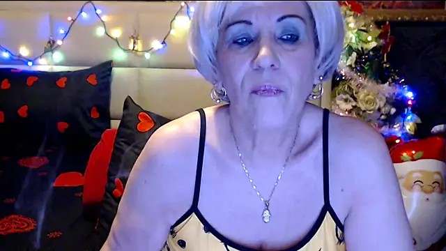 Snapshot of HappyWomanOn chatting on 12.14.24 HappyWomanOn online show from 12.14.24