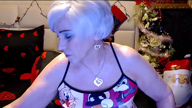 Snapshot of HappyWomanOn chatting on 12.15.24 HappyWomanOn online show from 12.15.24