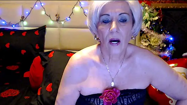 Snapshot of HappyWomanOn chatting on 12.16.24 HappyWomanOn online show from 12.16.24