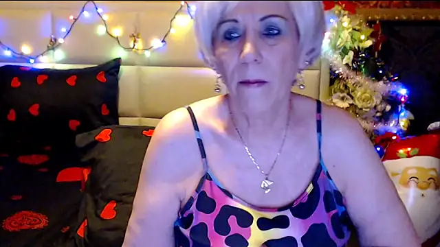 Snapshot of HappyWomanOn chatting on 12.16.24 HappyWomanOn online show from 12.16.24