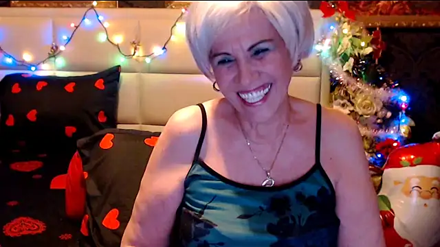 Snapshot of HappyWomanOn chatting on 12.17.24 HappyWomanOn online show from 12.17.24