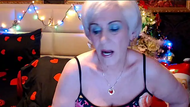 Snapshot of HappyWomanOn chatting on 12.21.24 HappyWomanOn online show from 12.21.24