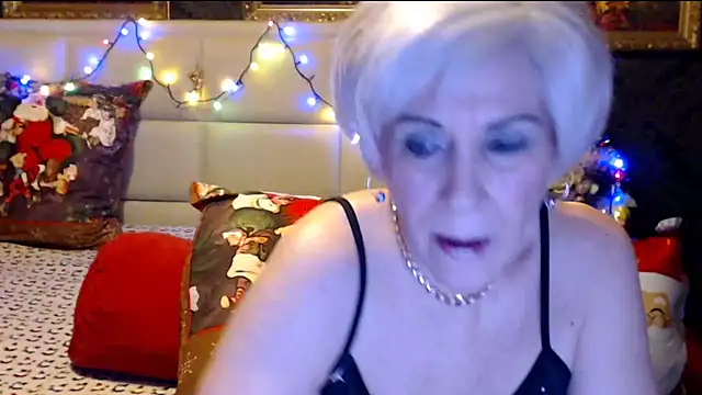 Snapshot of HappyWomanOn chatting on 12.25.24 HappyWomanOn online show from 12.25.24