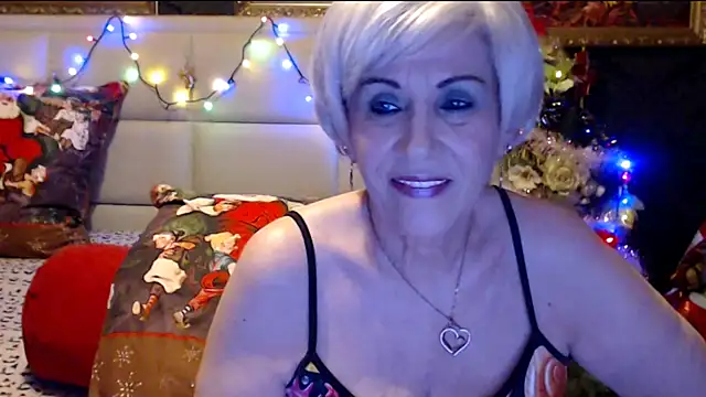 Snapshot of HappyWomanOn chatting on 12.29.24 HappyWomanOn online show from 12.29.24