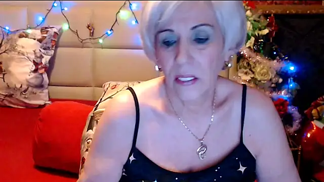 Snapshot of HappyWomanOn chatting on 12.30.24 HappyWomanOn online show from 12.30.24