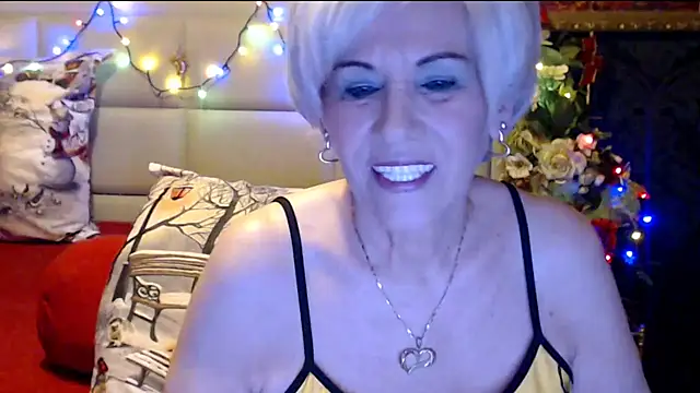 Snapshot of HappyWomanOn chatting on 01.05.25 HappyWomanOn online show from 01.05.25