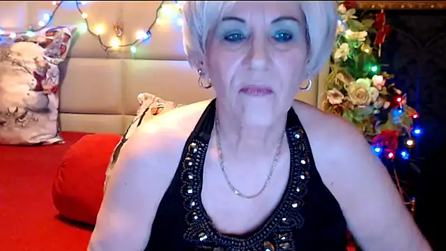 Snapshot of HappyWomanOn chatting on 01.06.25 HappyWomanOn online show from 01.06.25