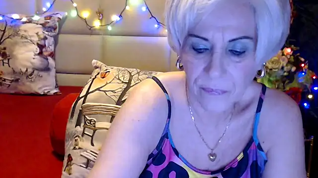 Snapshot of HappyWomanOn chatting on 01.06.25 HappyWomanOn online show from 01.06.25