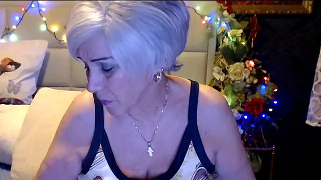 Snapshot of HappyWomanOn chatting on 01.18.25 HappyWomanOn online show from 01.18.25