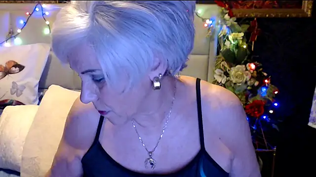 Snapshot of HappyWomanOn chatting on 01.19.25 HappyWomanOn online show from 01.19.25