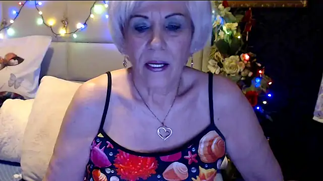 Snapshot of HappyWomanOn chatting on 01.20.25 HappyWomanOn online show from 01.20.25