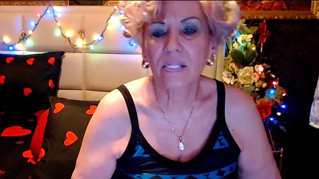 Snapshot of HappyWomanOn chatting on 01.24.25 HappyWomanOn online show from 01.24.25