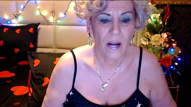 Snapshot of HappyWomanOn chatting on 01.25.25 HappyWomanOn online show from 01.25.25