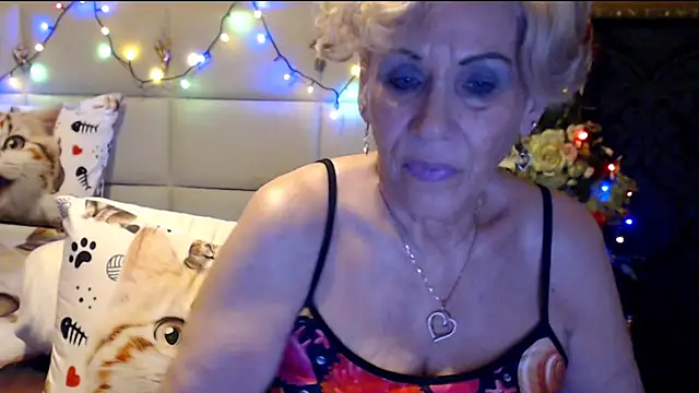 Snapshot of HappyWomanOn chatting on 02.09.25 HappyWomanOn online show from 02.09.25