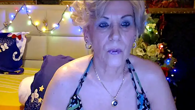 Snapshot of HappyWomanOn chatting on 02.11.25 HappyWomanOn online show from 02.11.25