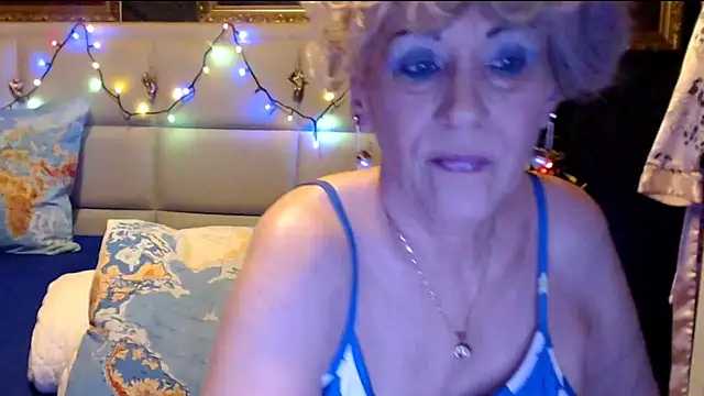 Snapshot of HappyWomanOn chatting on 03.22.25 HappyWomanOn online show from 03.22.25