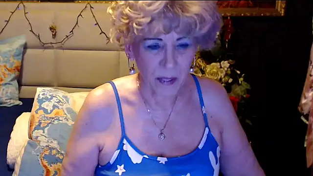 Snapshot of HappyWomanOn chatting on 03.22.25 HappyWomanOn online show from 03.22.25