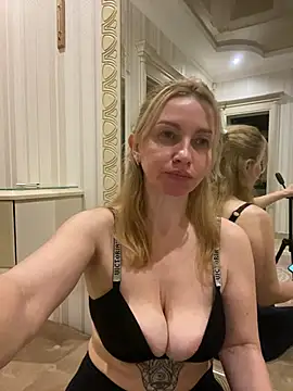 Amazoniiaa online show from 03.19.25