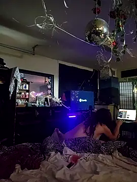 Hotredheadandtoungelasher online show from 12.15.25