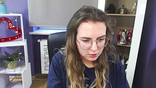 Snapshot of Zoey_Erotic chatting on 12.19.24 Zoey Erotic online show from 12.19.24
