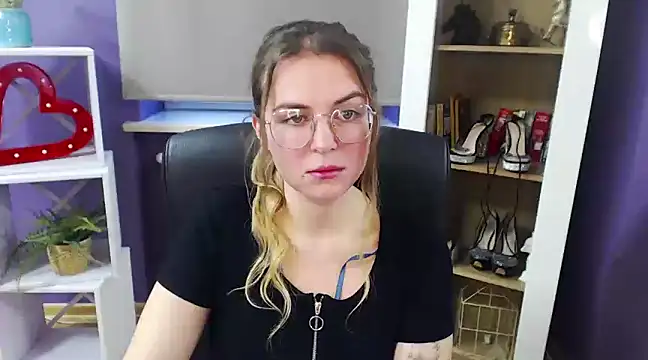 Snapshot of Zoey_Erotic chatting on 12.23.24 Zoey Erotic online show from 12.23.24