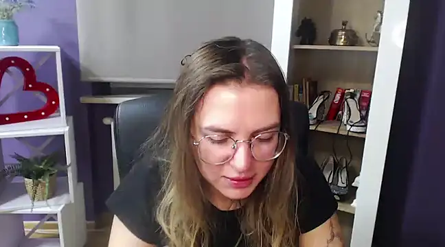 Snapshot of Zoey_Erotic chatting on 12.30.24 Zoey Erotic online show from 12.30.24