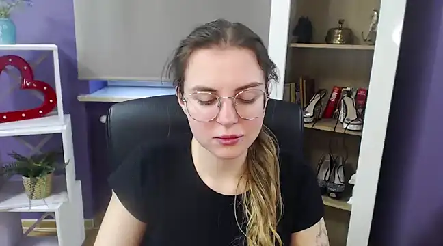 Snapshot of Zoey_Erotic chatting on 12.30.24 Zoey Erotic online show from 12.30.24