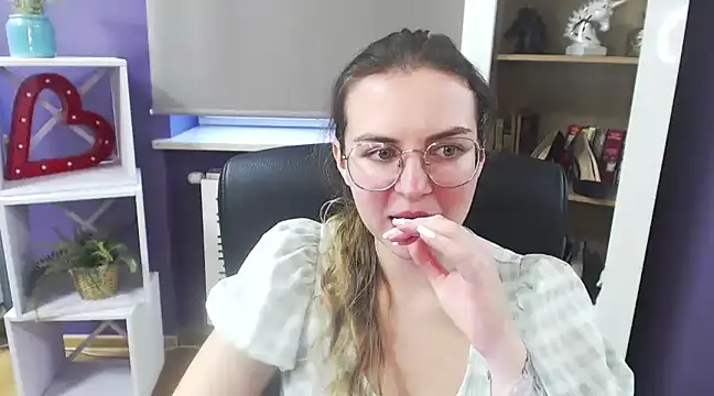 Snapshot of Zoey_Erotic chatting on 02.06.25 Zoey Erotic online show from 02.06.25